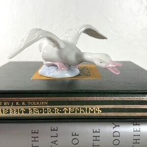 Porcelain Running Goose‎ Taking Flight Figurine
